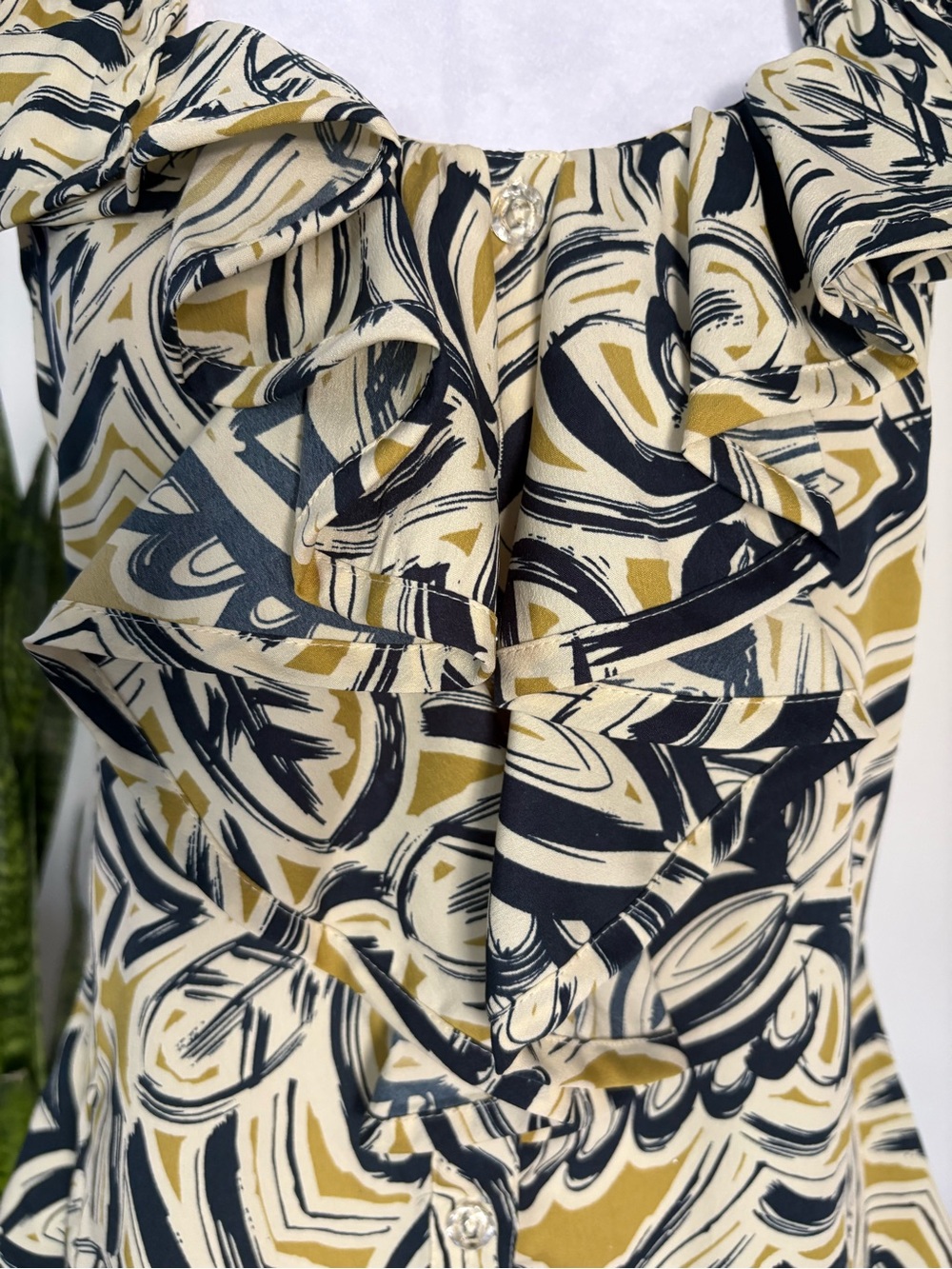 🎾Abstract Ruffle Sleeveless Blouse - Picture 3 of 10